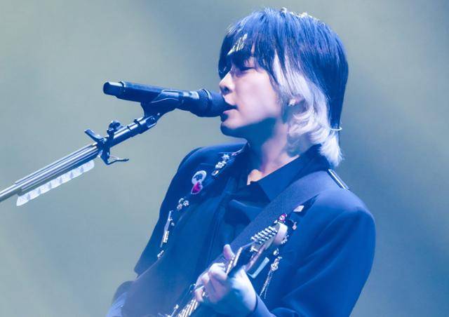 15, 16일 서울 성북구 고려대 화정체육관에서 첫 내한공연을 한 일본 인기 밴드 미세스 그린 애플의 보컬 겸 기타 오모리 모토키. 리벳 제공
