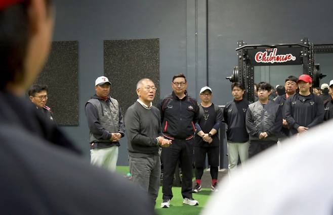 선수단에게 당부를 하고 있는 정의선 회장. 사진=현대차그룹