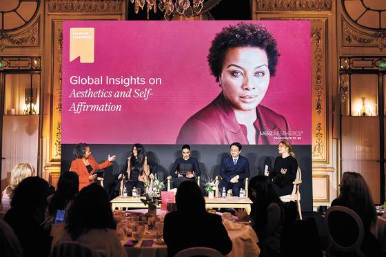 글로벌 최대 미용·성형 분야 학술대회인 IMCAS 2025를 맞아 멀츠 에스테틱스가 사전 행사로 패널 토론을 진행하고 있다.