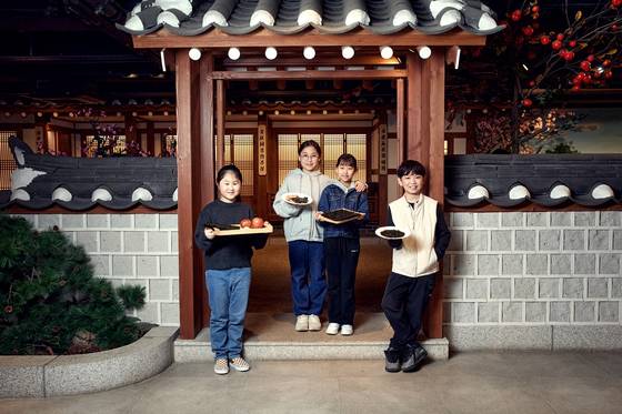 최은서·이윤슬·원지민·변우빈(왼쪽부터) 학생기자가 국내산 김에 대해 알아보며 'K-GIM' 열풍을 체감했다.