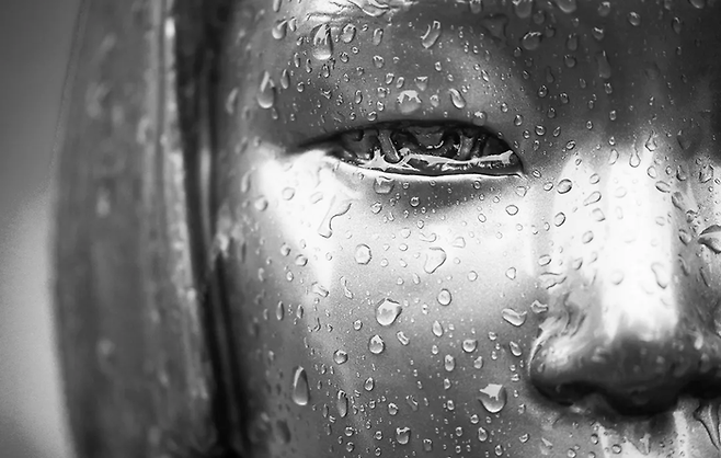 2021년 3월 서울 종로구 옛 일본대사관 건너편에 있는 소녀상 위로 비가 내리고 있다. 이준헌 기자