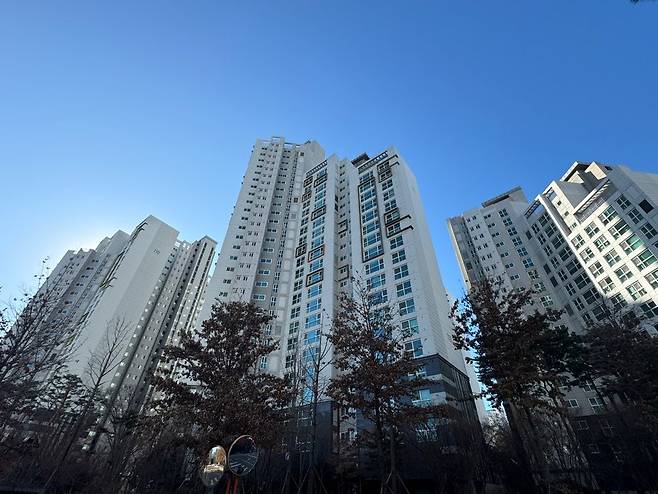 서울 강남구 대치동 ‘래미안대치팰리스’ 단지 모습. 신혜원 기자