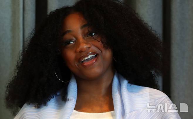 [서울=뉴시스] 김혜진 기자 = 미국 재즈 가수 사마라 조이가 17일 오전 서울 용산구 노보텔 앰버서더에서 뉴시스와 인터뷰를 하고 있다. 2025.02.17. jini@newsis.com