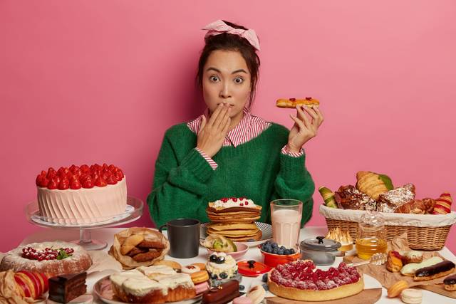 식사 후 신경세포 ‘POMC’를 통해 포만감을 느낄때 설탕을 먹으면 체내 마약성 호르몬 ‘β-엔도르핀’이 함께 분비돼 단 음식을 계속 먹게 만든다. 사진은 기사의 특정 내용과 관련 없음. 이미지투데이