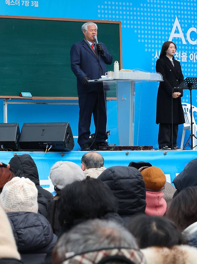 1.19서부지법 폭동이 벌어진 1월19일 오전 전광훈 사랑제일교회 목사가 광화문 전국 주일 연합 예배에 참석해 발언하고 있다. ⓒ연합뉴스