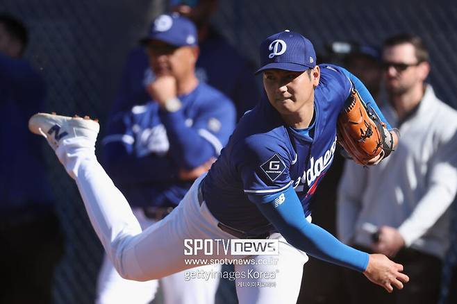▲ 16일 팀 스프링트레이닝이 열리고 있는 미 애리조나주 글렌데일에서 이번 스프링트레이닝 들어 첫 불펜 피칭을 성공적으로 소화한 오타니 쇼헤이.