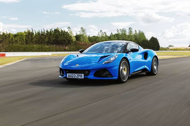 로터스 2025년형 에미라