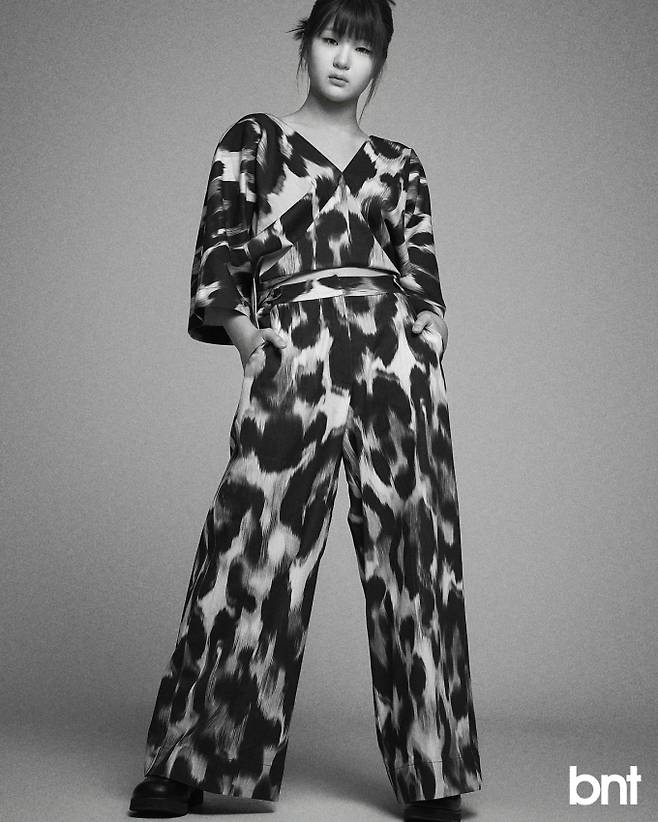 그래픽 호피 셋업은 오스카마이크 제품.