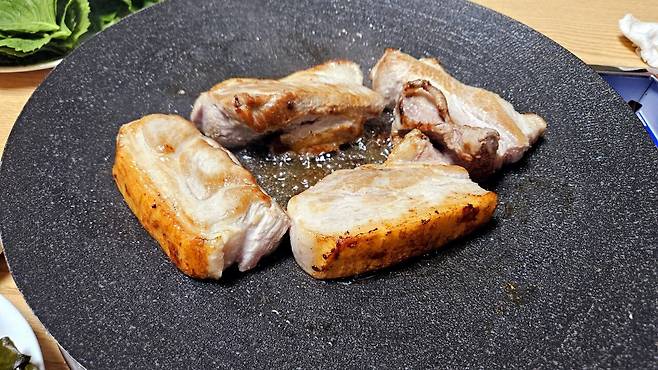 20250217_200612.jpg 저녁 통삼겹살로 한잔