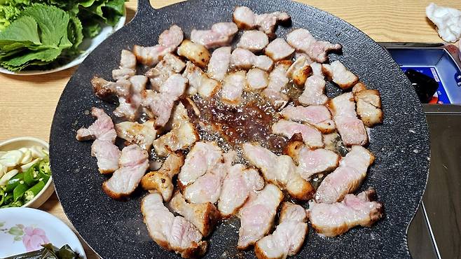 20250217_201727.jpg 저녁 통삼겹살로 한잔