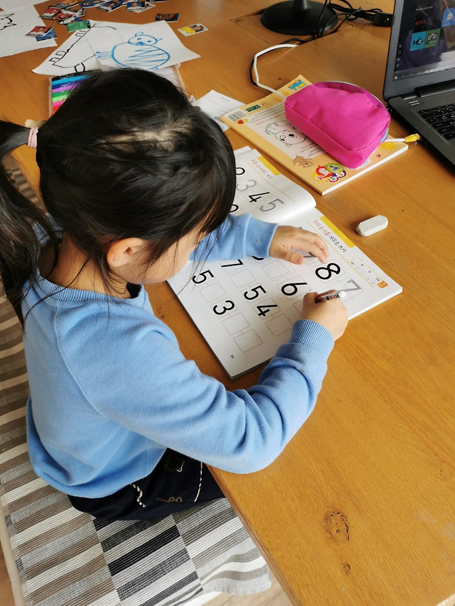 24b0d121e09c28a8699fe8b115ef046c68f5284694ee 영어유치원 못다닌 막내의 근본없는 영어실력