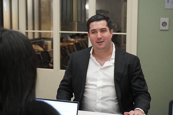 매트 라이트 가이아 최고경영자(CEO)가 18일 블루밍비트와 인터뷰를 진행하고 있다.