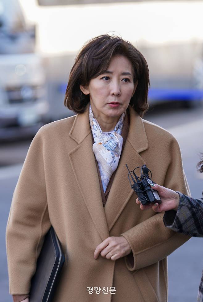 나경원 국민의힘 의원이 18일 서울 종로구 헌법재판소에서 열린 윤석열 대통령 탄핵심판 9차 변론기일에 방청을 위해 참석하고 있다. 사진공동취재단