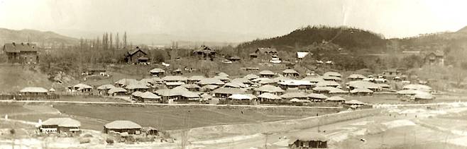 1930년대 탑동 언덕에 지어진 6동의 양관. 청주성서신학원 제공