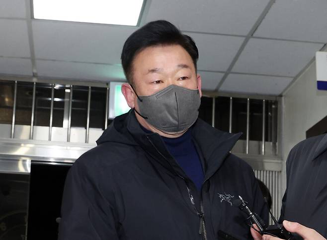 이광우 대통령경호처 경호본부장이 1월24일 윤석열 대통령에 대한 체포영장 1차 집행을 저지한 혐의 조사를 위해 서울 서대문구 경찰청 국가수사본부 특별수사단에 출석하고 있다. ⓒ 연합뉴스