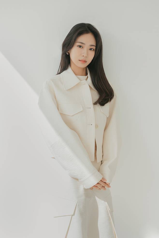 tvNX티빙 드라마 ‘원경’에서 채령 역을 연기한 배우 이이담. 사진 고스트스튜디오