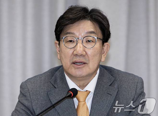 권성동 국민의힘 원내대표가 19일 오후 경기도 성남시 수정구 텔레칩스 판교사옥에서 열린 반도체 산업 위기 극복을 위한 현장 간담회에서 발언을 하고 있다. 2025.2.19/뉴스1 ⓒ News1 이재명 기자