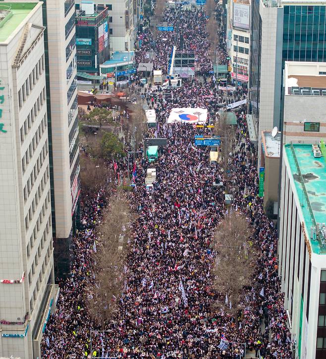 15일 광주 동구 금남로에서 열린 윤석렬 대통령 탄핵반대집회./김영근 기자