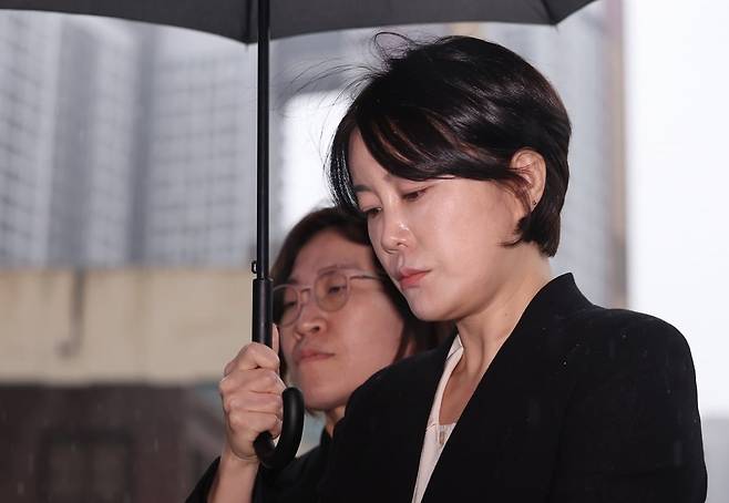 문재인 전 대통령의 딸 다혜 씨가 지난해 10월 18일 오후 서울 용산경찰서로 출석하고 있다.  사진=연합뉴스