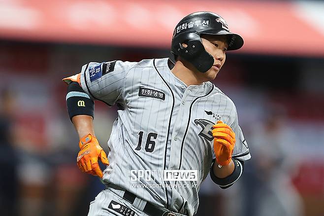 ▲ 김경문 감독은 주전 유격수인 심우준의 백업으로 이도윤을 낙점했고, 하주석(사진)의 입지는 여전히 좁은 상태다. ⓒ곽혜미 기자