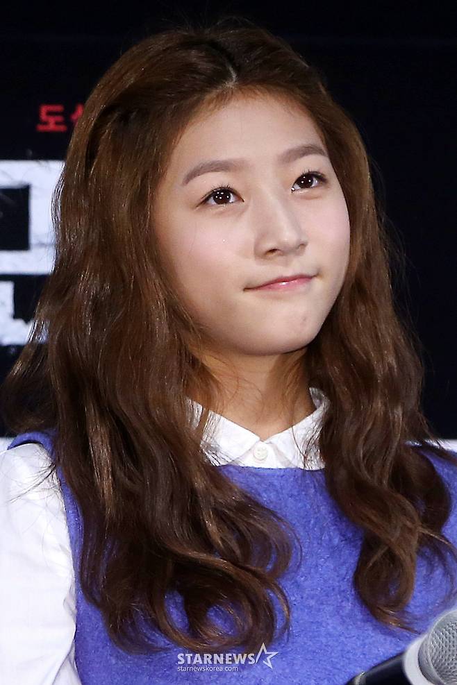 25일 오후 서울 광진구 자양동 롯데시네마 건대입구에서 열린 영화 '맨홀' 언론시사회에 참석해 포즈를 취하고 있다. '맨홀'은 거미줄처럼 얽힌 지하 세계, 맨홀을 지배하는 정체불명의 남자와 그 속으로 납치된 자들의 목숨을 건 생존 게임을 그린 도심 공포 스릴러로 내달 8일 개봉 예정이다. /사진=최부석 기자 my2eye@