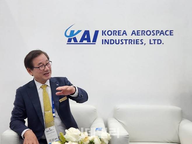 강구영 KAI 사장이 지난 18일 UAE 방산전시회(IDEX 2025) 현장에서 이데일리와 인터뷰를 하고 있다. (사진=KAI)