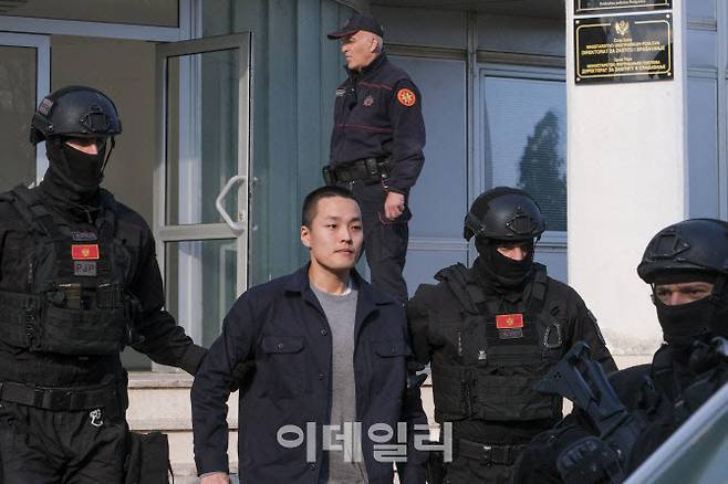 법무부는 지난해 12월 31일 몬테네그로 당국이 가상화폐 ‘테라·루나’ 폭락 사태 주범인 권도형을 미국 법무부에 인도했다고 밝혔다. 사진=연합뉴스