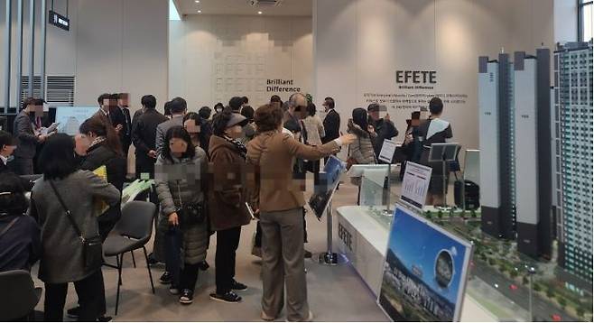 [‘양주 덕정역 에피트’ 견본주택에 몰린 관람객(제공-무궁화신탁)]