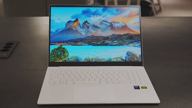 LG 2025 그램 프로 16인치 모델/스튜디오광화문