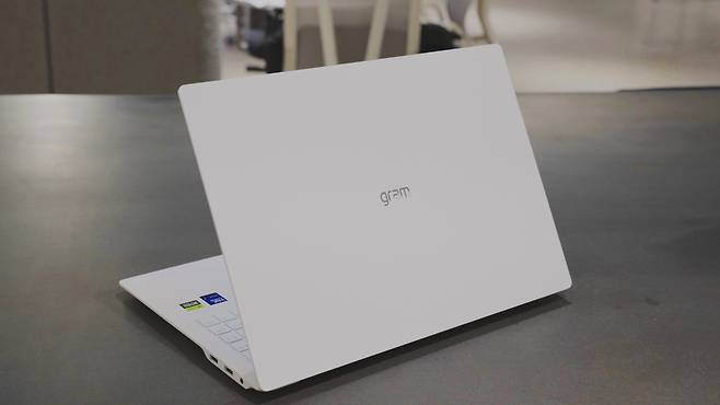 LG 2025 그램 프로 16인치 모델/스튜디오광화문