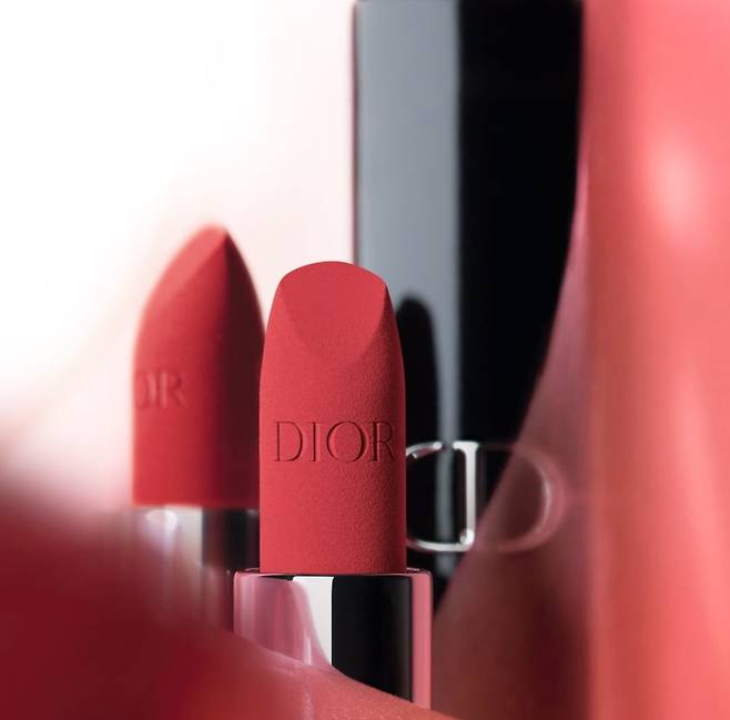 '루즈 디올 베일 피니쉬'. 디올 뷰티.