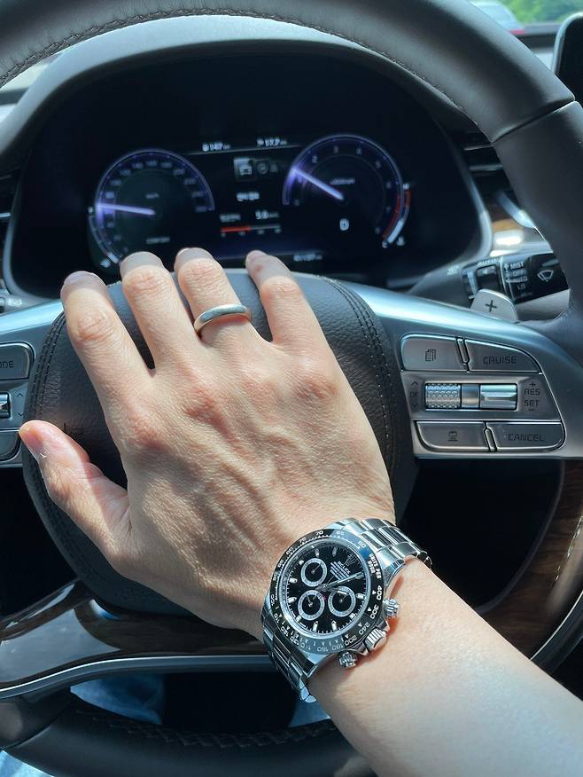 353404_1.png.ren.jpg 손목시계 차는 사람중 재일 궁금함거