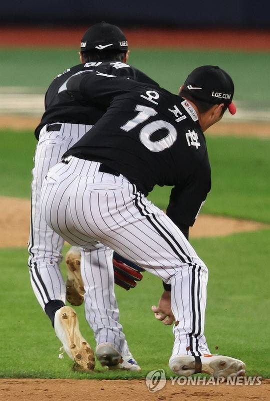 LG 오지환과 신민재의 치명적 실