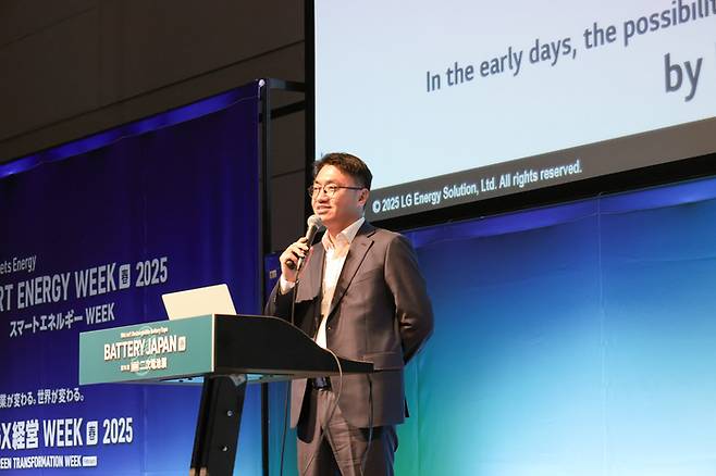 김제영 LG에너지솔루션 CTO 전무가 20일 일본 도툐 빅사이트에서 열린 ‘Battery Japan 2025’에서 기조연설을 하고 있다.<LG에너지솔루션>