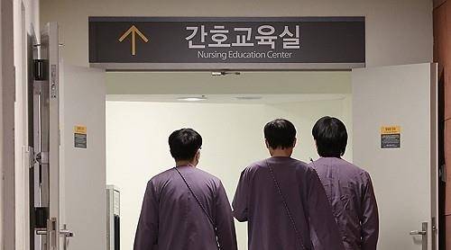 국내 남자 간호사 수가 4만명을 돌파했다. 연합뉴스