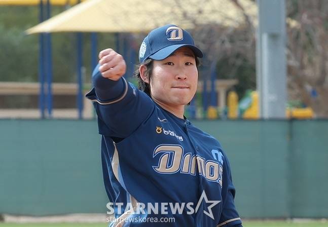 NC 이재학이 미국 애리조나주 투손에서 열린 팀의 1차 스프링캠프에서 캐치볼을 하고 있다. /사진=김진경 대기자