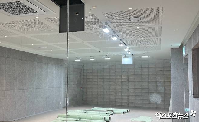 '이글스TV'가 사용할 미디어실. 이글스파크와 비교하면 더 크고 밝아진 모습. 엑스포츠뉴스DB