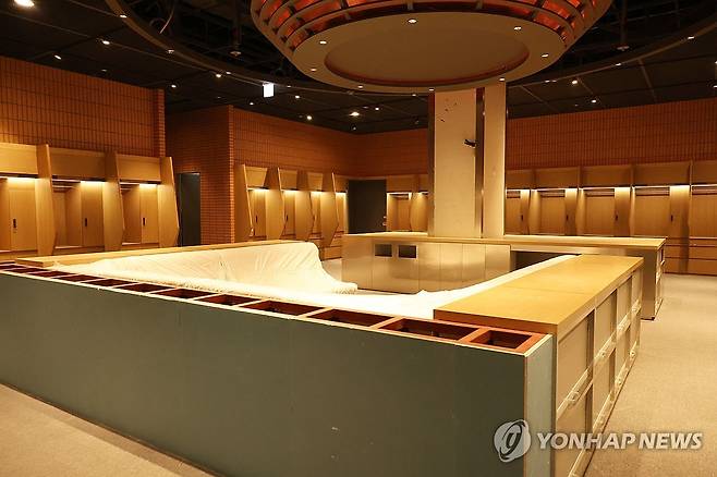 최고급 시설로 탈바꿈한 한화이글스 선수단 라커룸 (대전=연합뉴스) 강수환 기자 = 20일 오전 대전 중구 부사동 대전 한화생명볼파크 야구장이 오는 28일 준공을 앞두고 마무리 작업이 진행되고 있다. 사진은 한화이글스 선수단 라커룸. 2025.2.20 swan@yna.co.kr