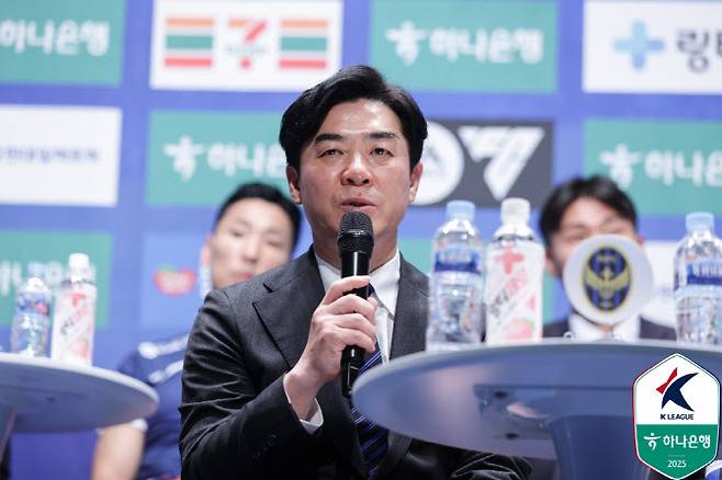윤정환 감독. 사진=한국프로축구연맹
