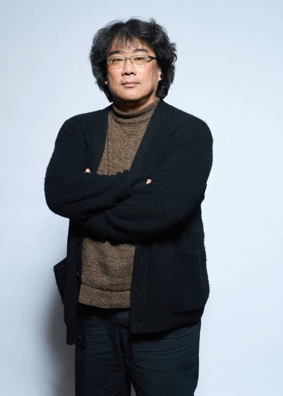 봉준호 감독이 '기생충' 이후 5년만에 선보이는 신작 영화 '미키 17' 개봉을 앞두고 국내 취재진과 인터뷰를 진행했다. 〈사진=워너브러더스 코리아(주)〉