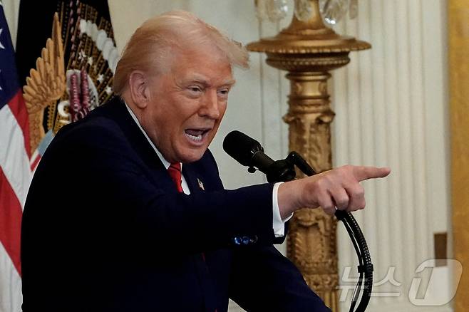 도널드 트럼프 미국 대통령이 20일(현지시간) 워싱턴 백악관에서 열린 흑인 역사의 달 리셉션서 연설을 하고 있다. 2025.02.21 ⓒ 로이터=뉴스1 ⓒ News1 우동명 기자