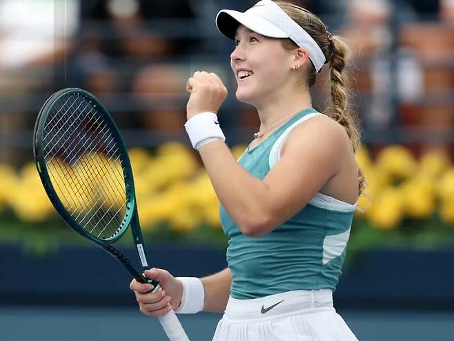 대회 최연소 기록으로 베스트4에 진출한 안드레예바