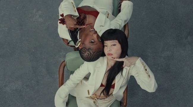 ‘ExtraL (feat. Doechii)’ 뮤직비디오 영상 캡처