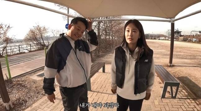 결혼을 앞둔 코미디언 김준호와 김지민 커플이 티격태격 케미를 드러냈다.&nbsp;유튜브 채널 ‘준호 지민’ 영상 캡처