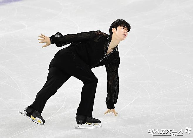 피겨스케이팅 차준환이 20일 서울 목동아이스링크에서 열린 ISU 사대륙선수권대회 남자 싱글 쇼트프로그램에서 연기하고 있다. 목동, 박지영 기자