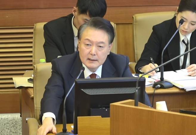 윤석열 대통령이 지난 20일 서울 종로구 헌법재판소에서 열린 본인의 탄핵 심판 10차 변론에서 발언하고 있다. [헌법재판소 제공] 연합뉴스