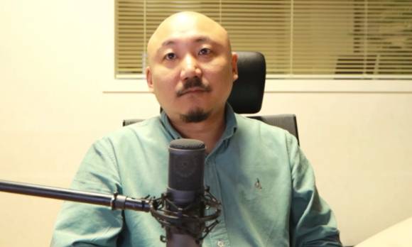 웹툰 작가 주호민이 트위치를 통해 특수교사 아동학대 관련 내용에 대해 방송하고 있다. [사진=주호민 트위치 캡쳐]