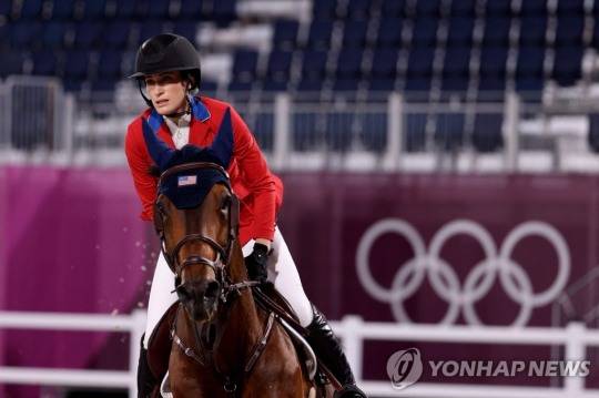 2020 도쿄올림픽 장애물 비월 단체전에 출전해 은메달을 획득한 미국 록 음악의 전설로 통하는 브루스 스프링스틴(72)의 딸 제시카(30·미국). [AFP=연합뉴스]