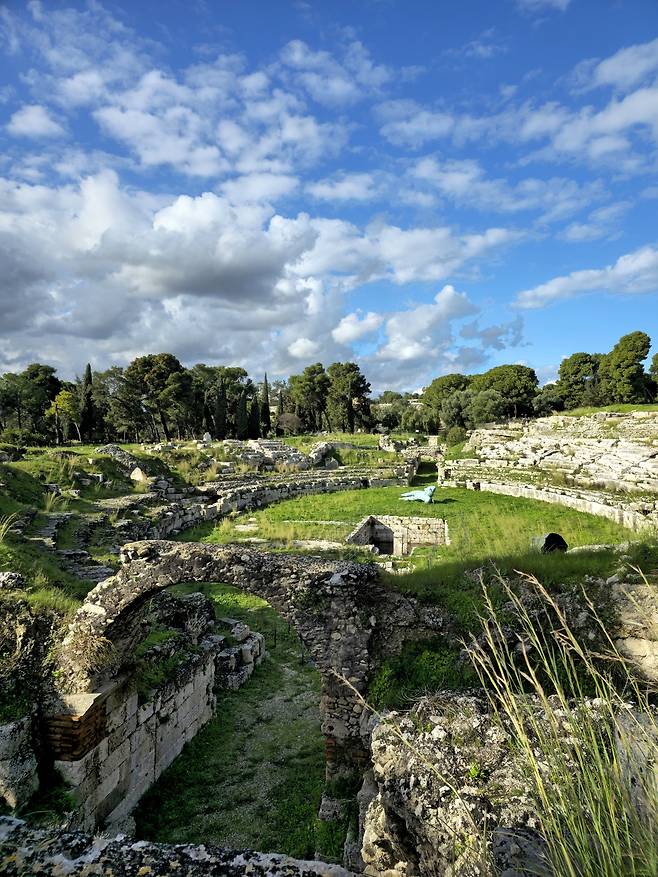 시라구사 고고학공원 로마 극장.