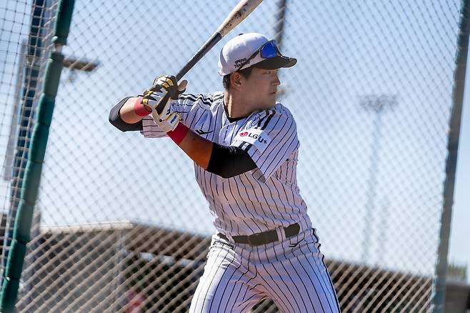 LG 내야수 문정빈은 지난해 퓨처스리그에서 빼어난 타격 재능을 선보였다. 올 시즌 라인업에 부족한 오른손 타자로서 제 몫을 해주리라 많은 기대감이 뒤따르고 있다. LG 트윈스